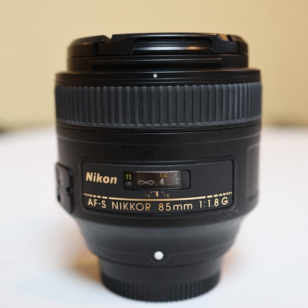 Nikon AF-S NIKKOR 85mm f/1.8G Lens - Black